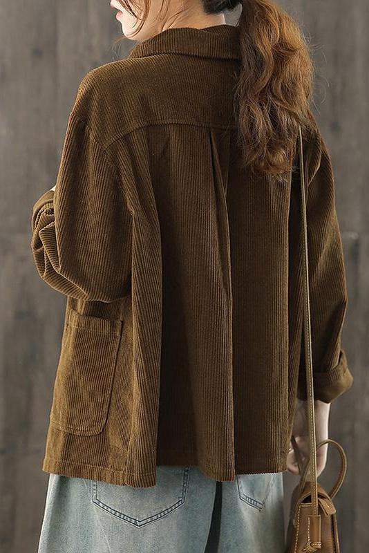 Veste femme élégante avec poches, coupe flatteuse. Manteau polyvalent pour toutes les saisons et occasions.