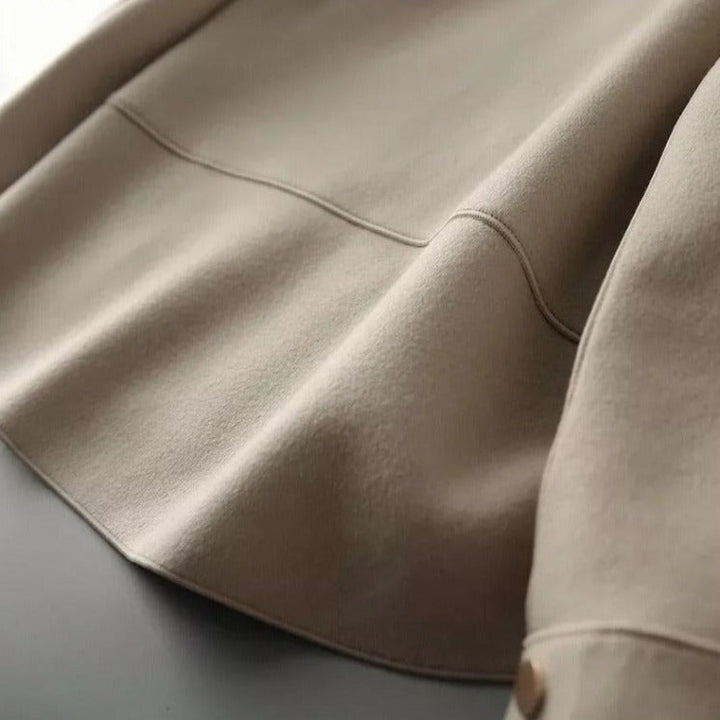 "Veste femme en coton élégante avec design sophistiqué, coupe classique et allure chic, idéale pour toutes occasions."