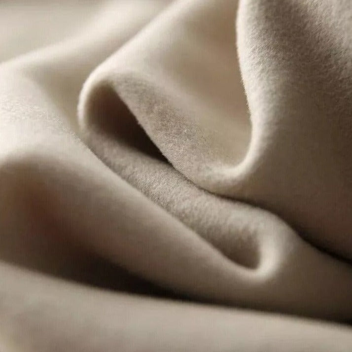 "Veste femme en coton élégante avec design sophistiqué, coupe classique et allure chic, idéale pour toutes occasions."