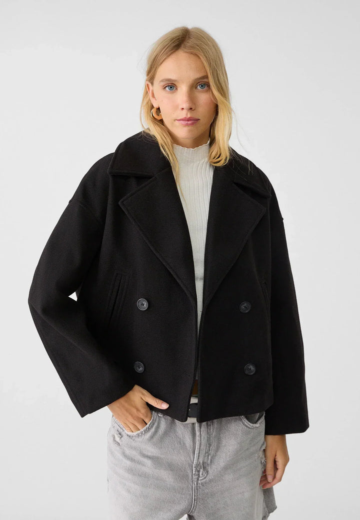 "Veste femme moderne chic, double poitrine, courte, vue avant, élégante, ajustement parfait, look professionnel"