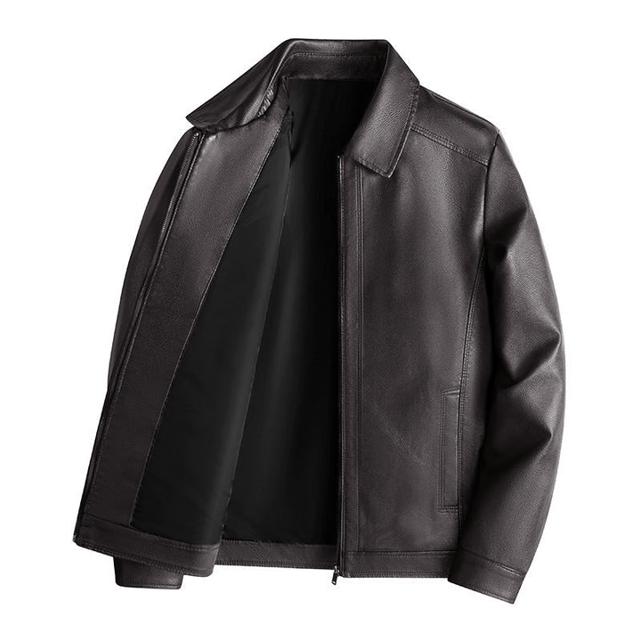 "Veste homme ajustée simili cuir lisse, col montant, fermeture zippée, élégante et moderne, idéale style raffiné."