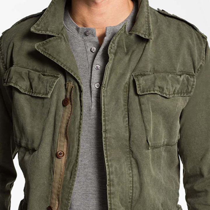 "Veste homme mi-saison élégante, coupe régulière, col tailleur, gris ou kaki, poches pratiques pour style professionnel"