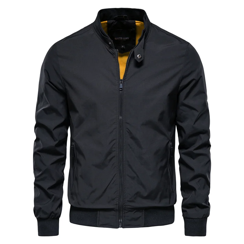 "Veste homme printemps légère chic, design moderne, tissu respirant, poches fonctionnelles, couleur grise élégante."