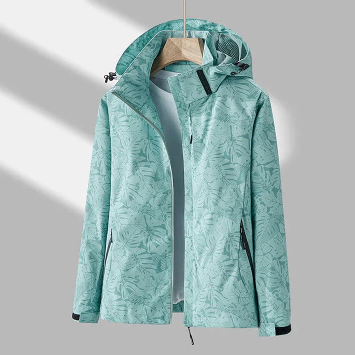 Veste imperméable femme, capuche ajustable, légère, moderne, coloris neutre, idéale pour activités extérieures et urbaines.