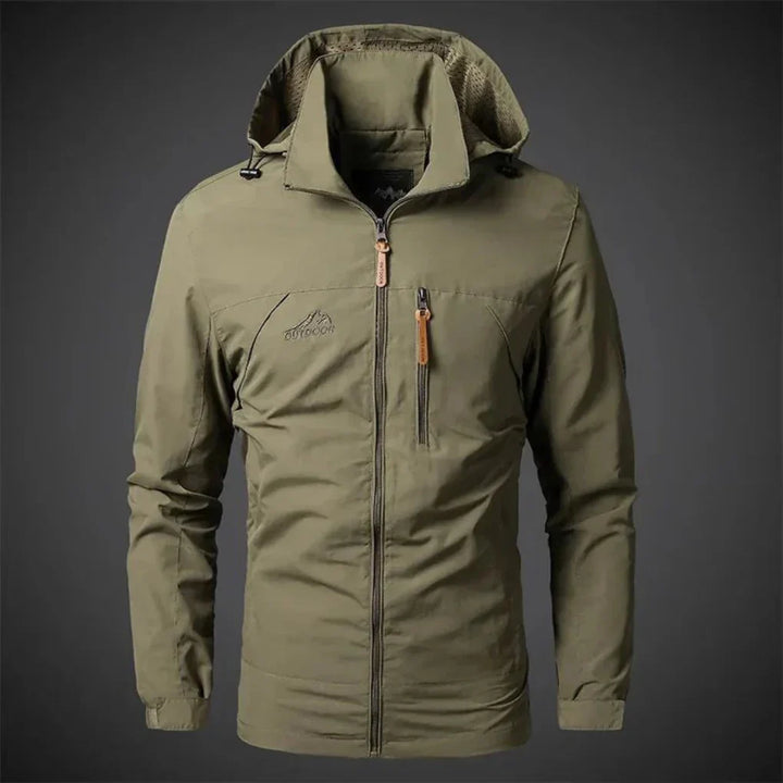 "Veste imperméable homme confortable, élégante, en vert kaki, offrant protection contre le vent et la pluie."