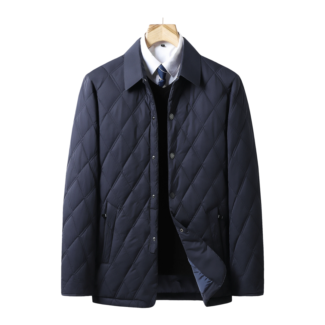 "Veste imperméable homme, matelassée chic, coupe intemporelle, couleur sombre, pour transition saison froide"