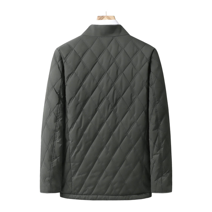 "Veste imperméable homme, matelassée chic, coupe intemporelle, couleur sombre, pour transition saison froide"