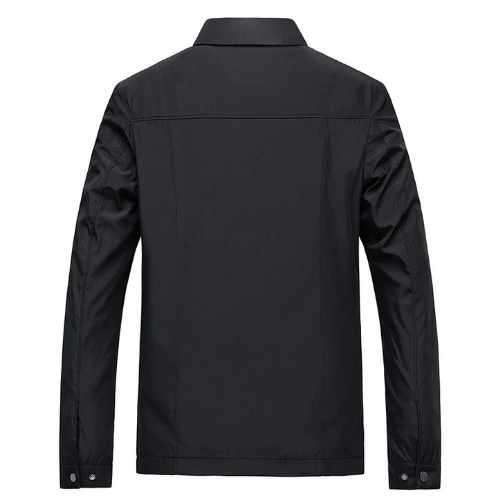 "Veste légère de luxe pour homme, coupe ajustée et lignes épurées, élégance et confort, idéale aussi bien formelle que décont