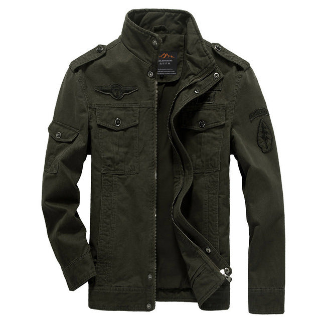 "Veste militaire homme décontractée, verte, avec poches multiples pour un style robuste et confort moderne."