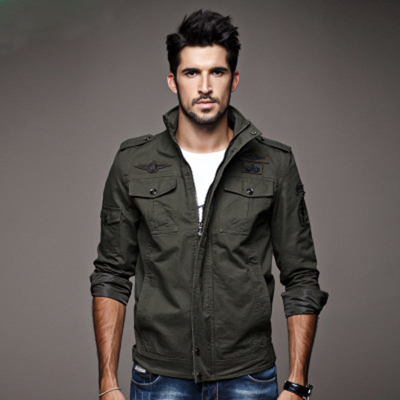 "Veste militaire homme décontractée, verte, avec poches multiples pour un style robuste et confort moderne."