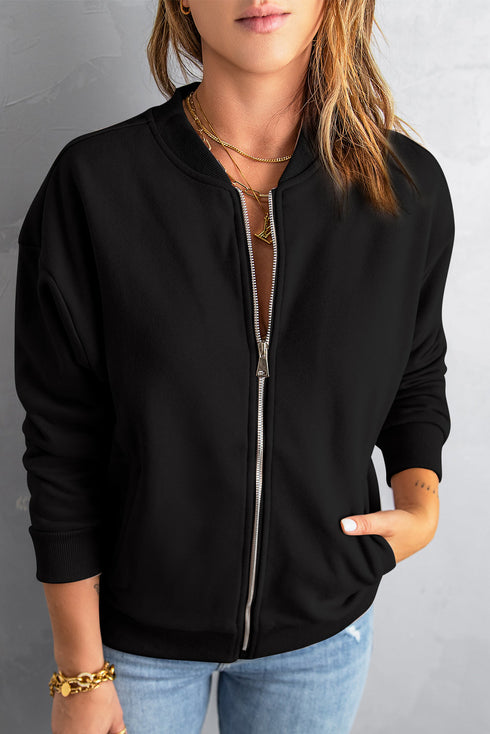 "Veste noire élégante femme avec fermeture éclair, poches pratiques, idéale pour style moderne et confortable."