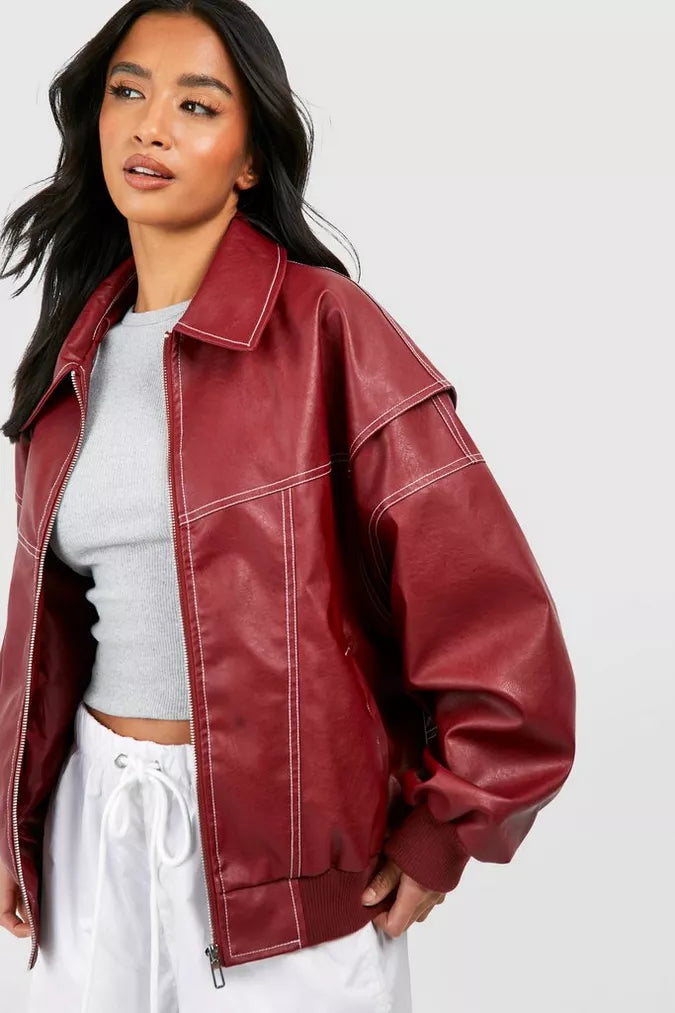"Veste oversize en cuir rouge pour femmes, style audacieux, coupe ample et chic, idéale pour affirmer son style."