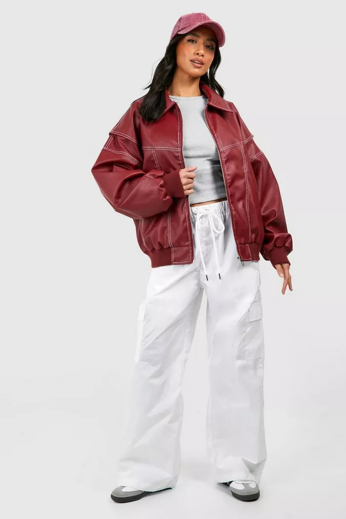 "Veste oversize en cuir rouge pour femmes, style audacieux, coupe ample et chic, idéale pour affirmer son style."