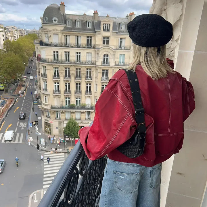 "Veste oversize en cuir rouge pour femmes, style audacieux, coupe ample et chic, idéale pour affirmer son style."