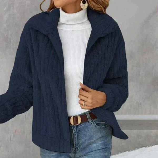 "Veste polaire confortable beige pour homme, douce et élégante, idéale pour toutes occasions et sortie en ville."