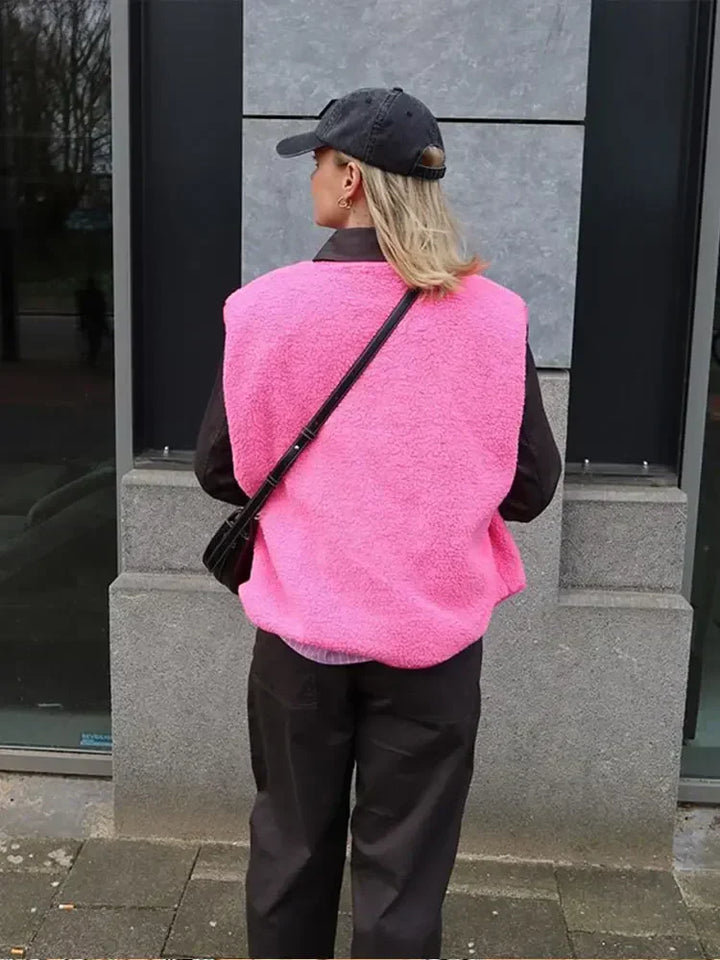 "Veste polaire sans manches femme, gilet doux et élégant pour mi-saison, confort thermique optimal, coloris uni moderne."