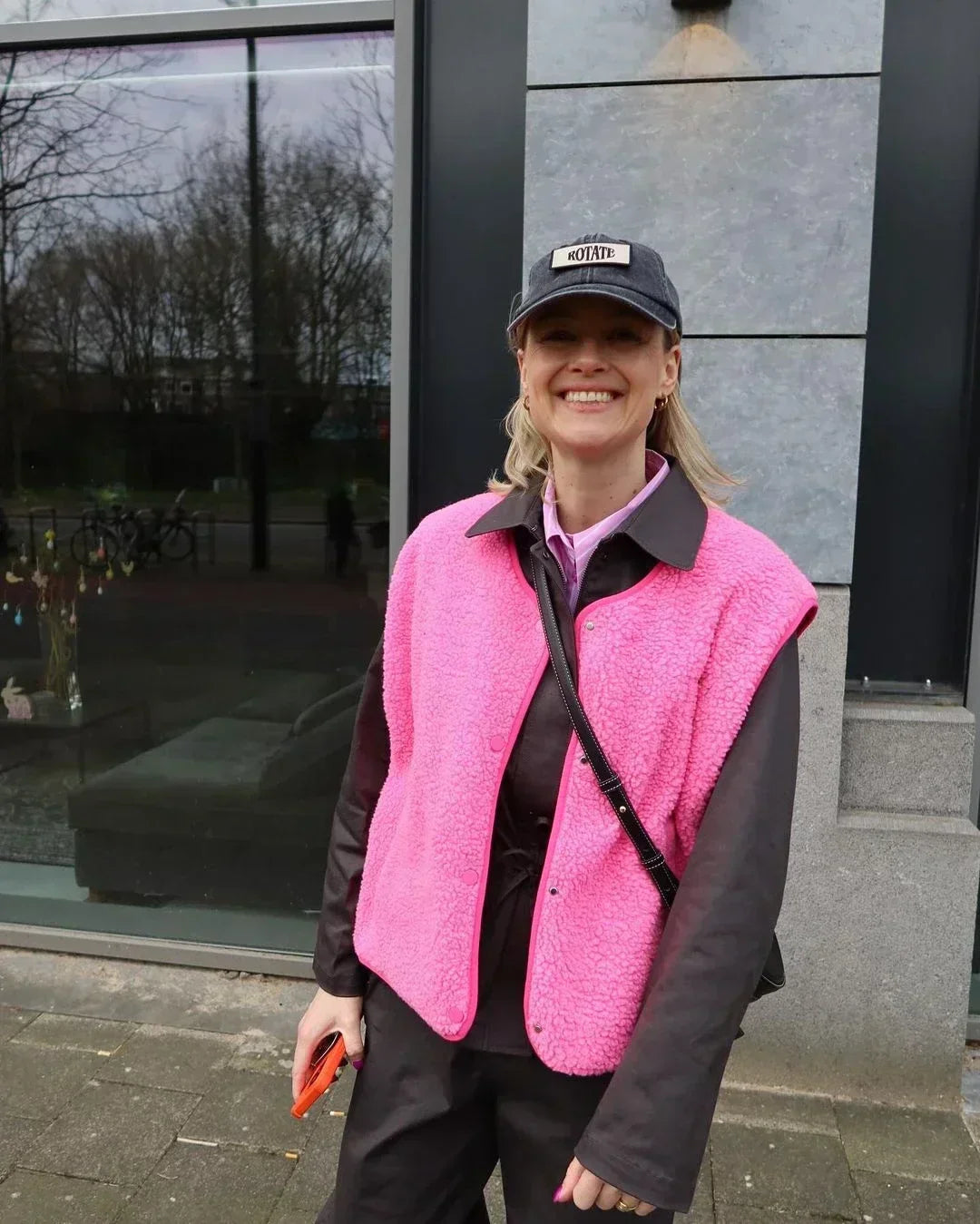 "Veste polaire sans manches femme, gilet doux et élégant pour mi-saison, confort thermique optimal, coloris uni moderne."