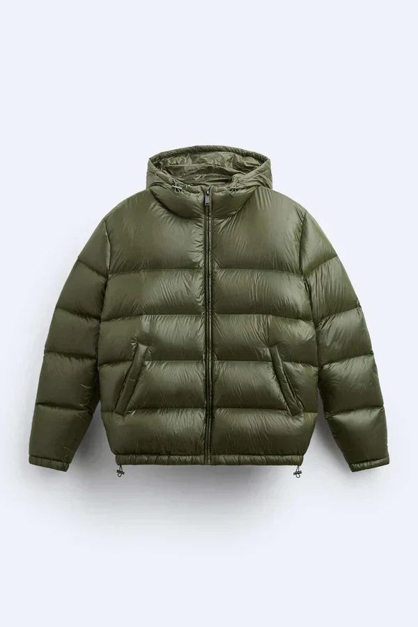 "Veste Puffer imperméable noire, rembourrage isolant, coupe décontractée, parfaite pour activités extérieures sous la pluie."