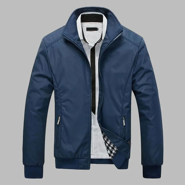 Veste slim-fit élégante cintrée bleue, texture douce, idéale pour un look estival et sophistiqué. Confort et style assurés.