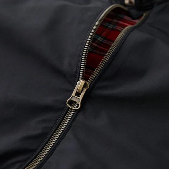 "Veste traditionnelle homme bleu marine élégante, coupe classique, design intemporel, idéale pour un look sophistiqué."
