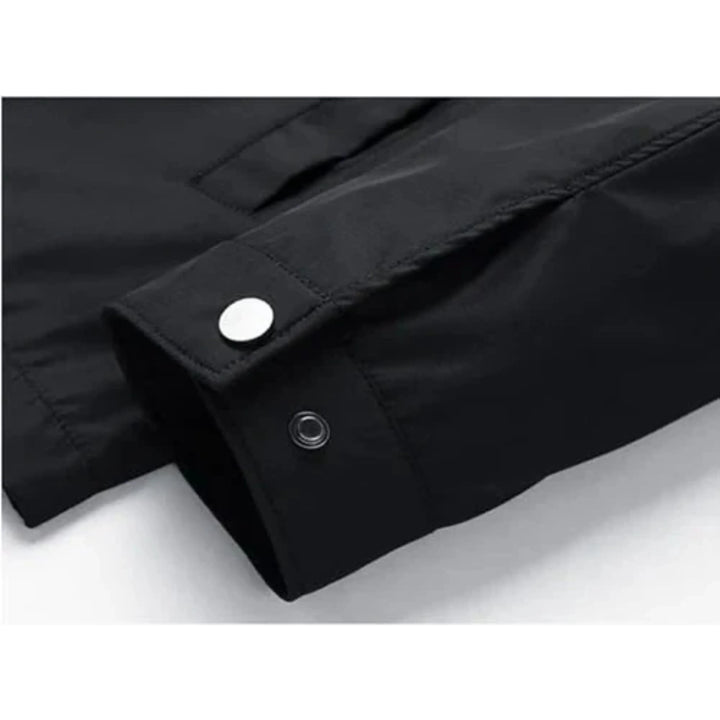 "Veste trench homme imperméable, élégante, coupe classique, col structuré, idéale pour temps pluvieux, tenue formelle."