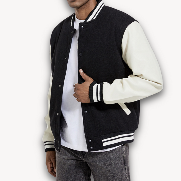 "Veste universitaire homme, manches effet cuir, coupe décontractée, bleu marine, idéale mi-saison, style chic et sportif."