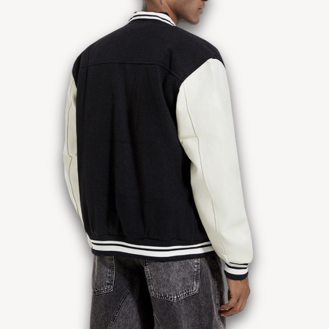 "Veste universitaire homme, manches effet cuir, coupe décontractée, bleu marine, idéale mi-saison, style chic et sportif."