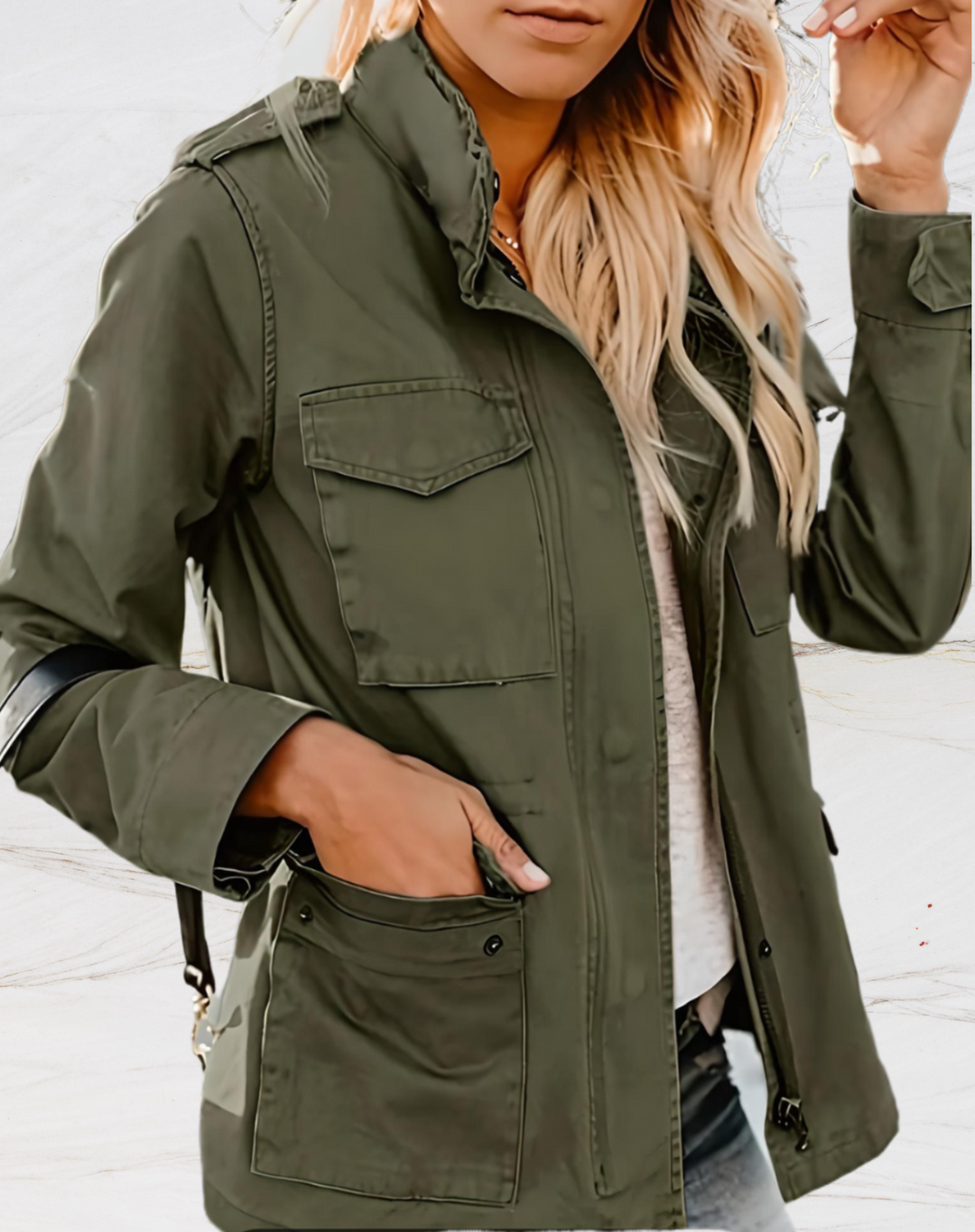 Veste zippée femme moderne avec poches multiples, col relevé chic et design polyvalent, idéale pour toutes occasions.