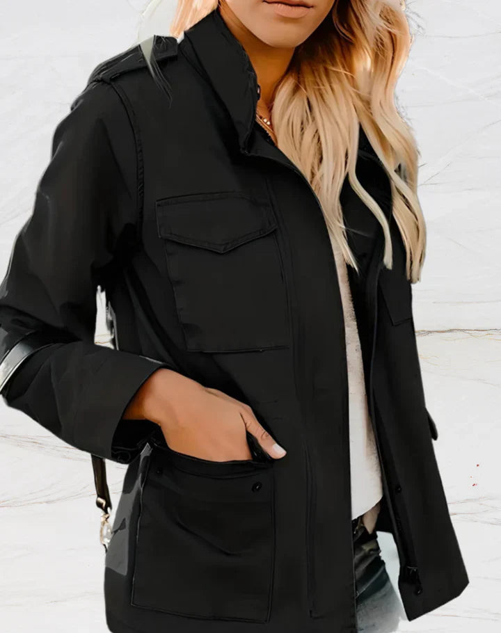 Veste zippée femme moderne avec poches multiples, col relevé chic et design polyvalent, idéale pour toutes occasions.
