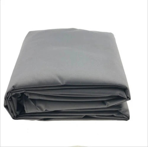 Voile d’ombrage beige élégante pour terrasses, résistante UV, offrant protection solaire et touche sophistiquée à l’extérieur