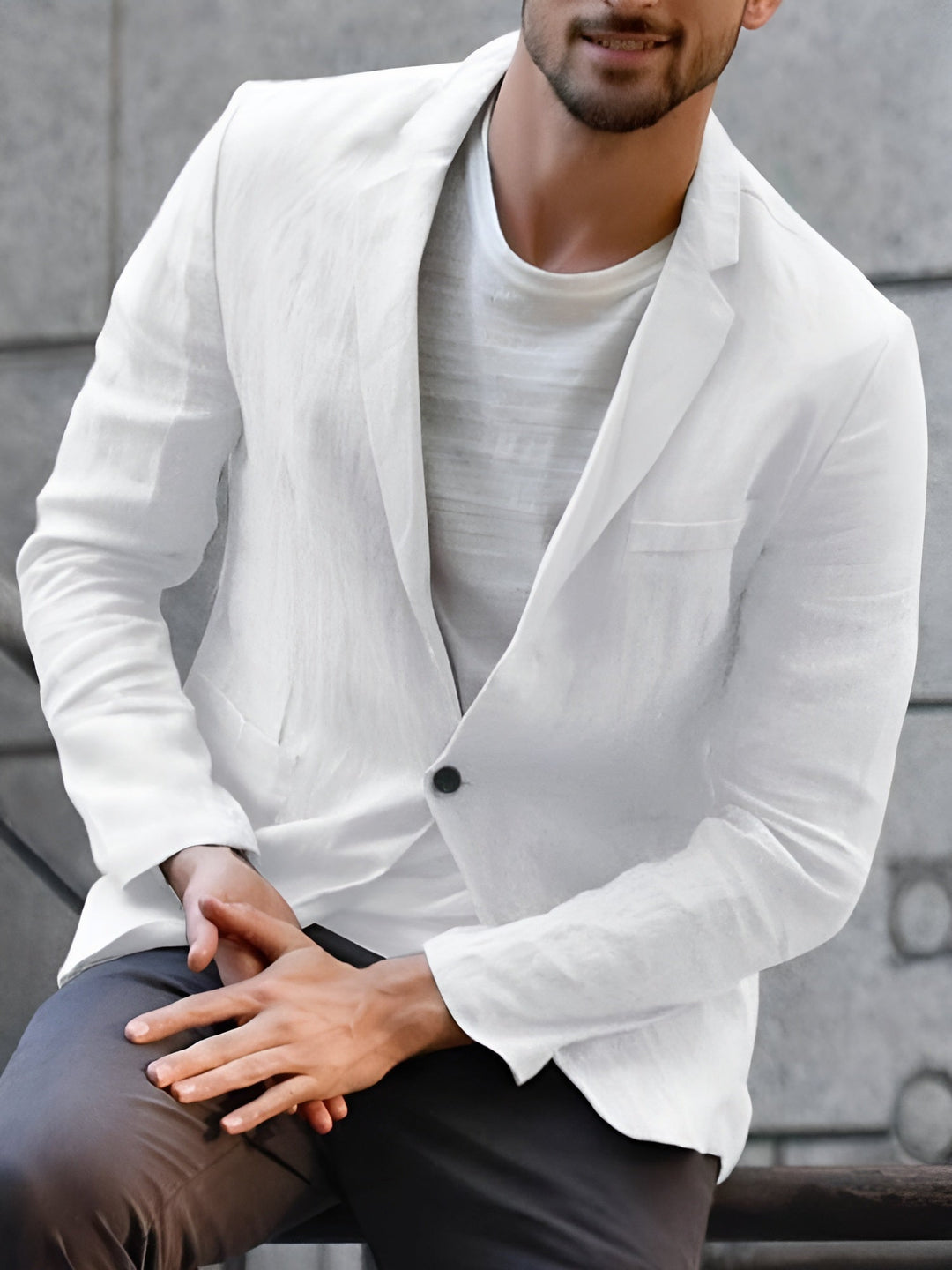 "Vue blazer décontracté homme, coupe droite chic, boutonnage simple, col costume élégant, pour toutes saisons."