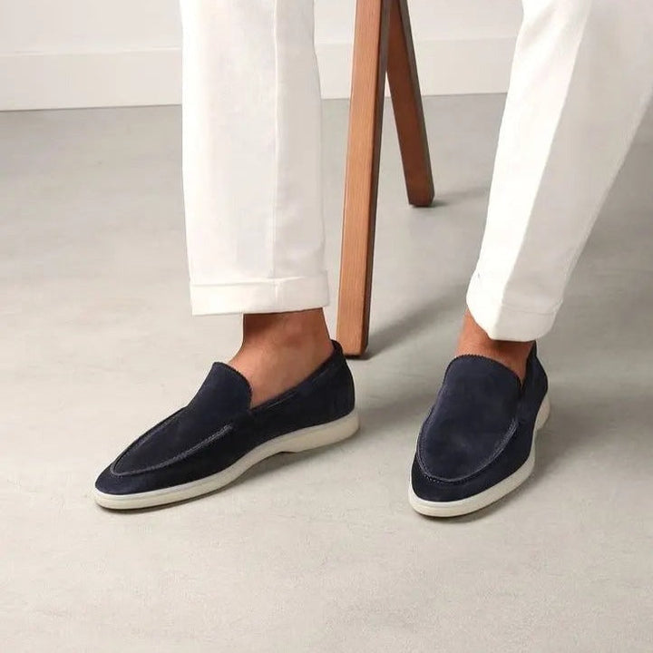 "Vue d'ensemble de mocassins homme élégants, confortables, bleu marine, conçu avec matériaux supérieurs et semelle rembourrée