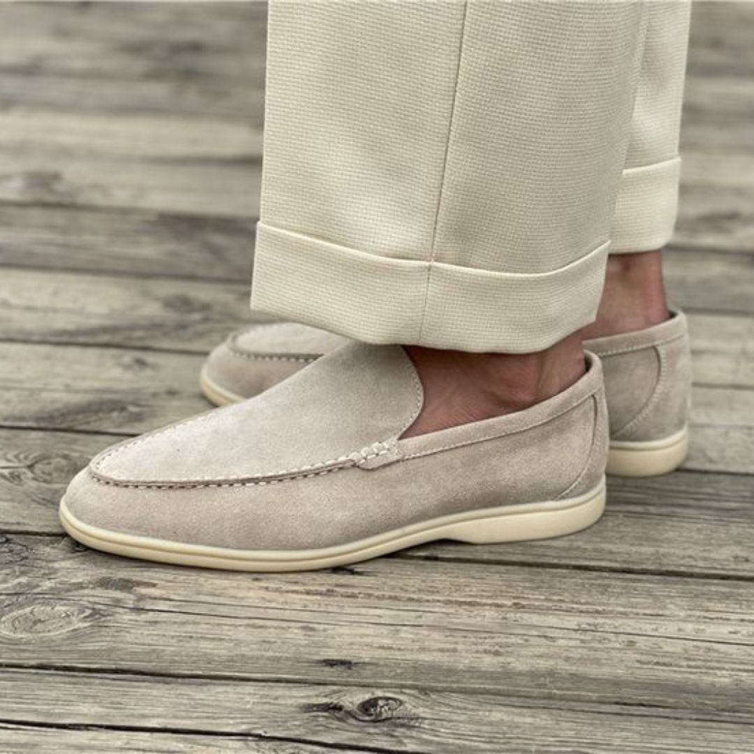 "Vue d'ensemble de mocassins homme élégants, confortables, bleu marine, conçu avec matériaux supérieurs et semelle rembourrée