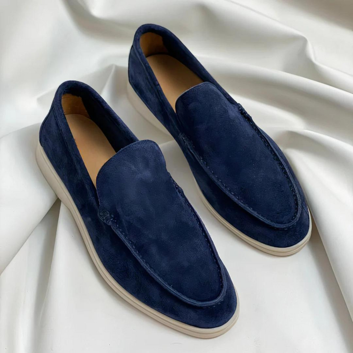 "Vue d'ensemble de mocassins homme élégants, confortables, bleu marine, conçu avec matériaux supérieurs et semelle rembourrée
