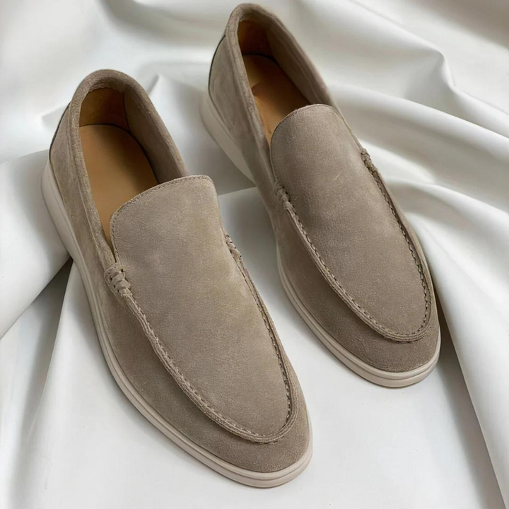 "Vue d'ensemble de mocassins homme élégants, confortables, bleu marine, conçu avec matériaux supérieurs et semelle rembourrée