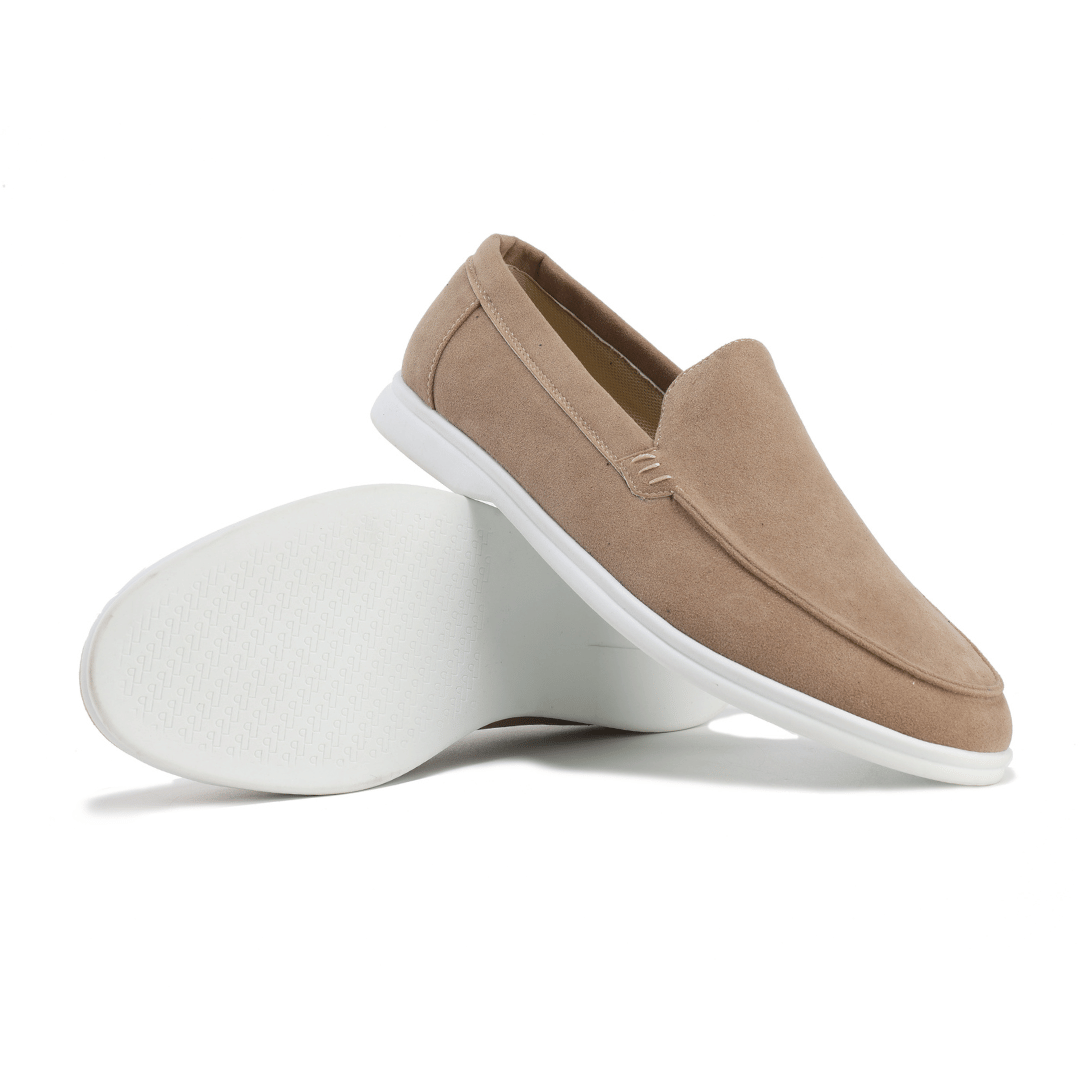 "Vue d'ensemble de mocassins homme élégants, confortables, bleu marine, conçu avec matériaux supérieurs et semelle rembourrée